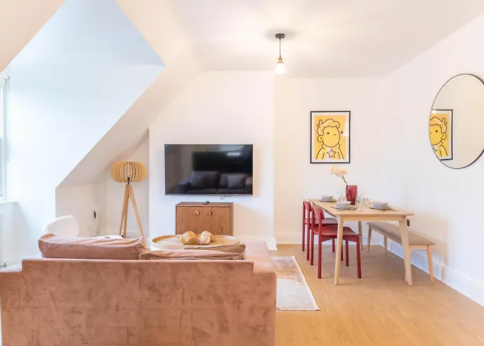 Eleven Lodge By Artsy